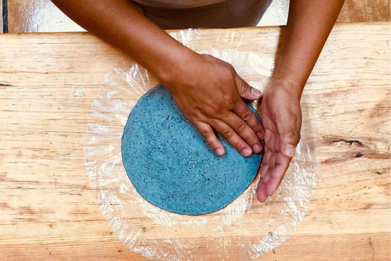 tortillas a mano tortilla azul tortillas artesanales tortillas de maiz criollo tortillería batsiwaj